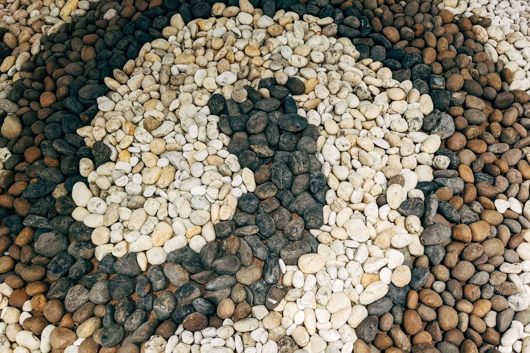 Pebble art in white and dark stones