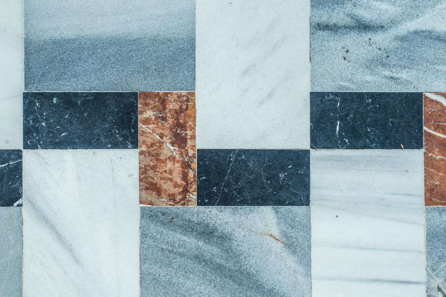 Marble tile floor pattern in brown, black and white