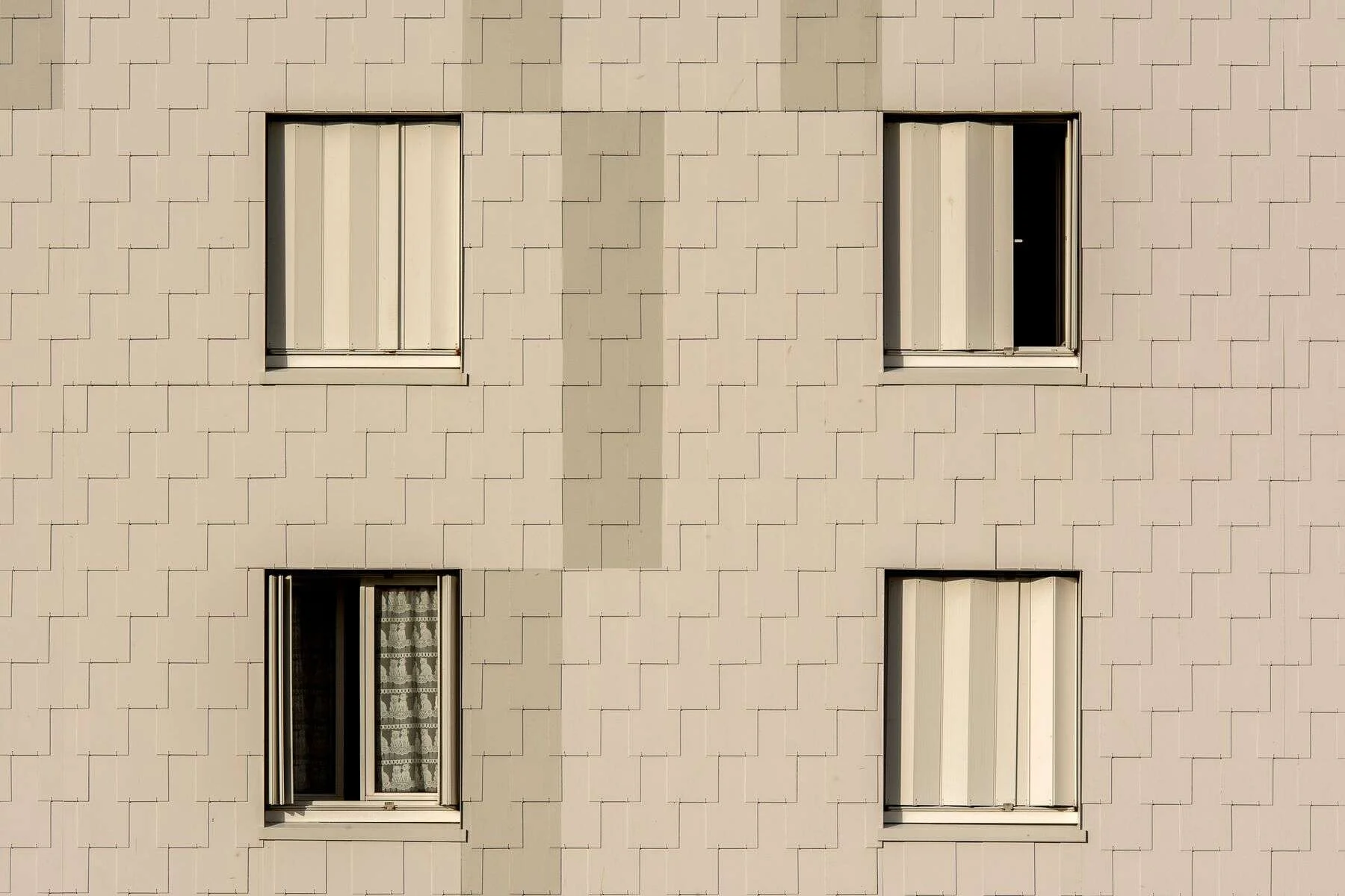 Apartment building with stone cladding panels