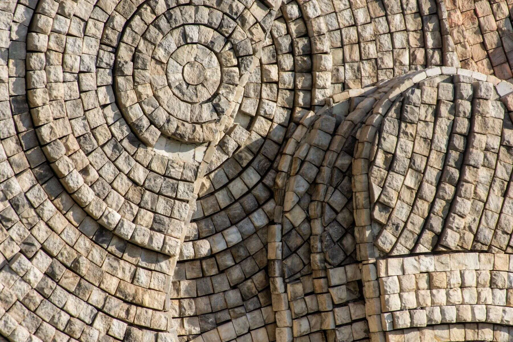 Circular stone setts pattern on a wall