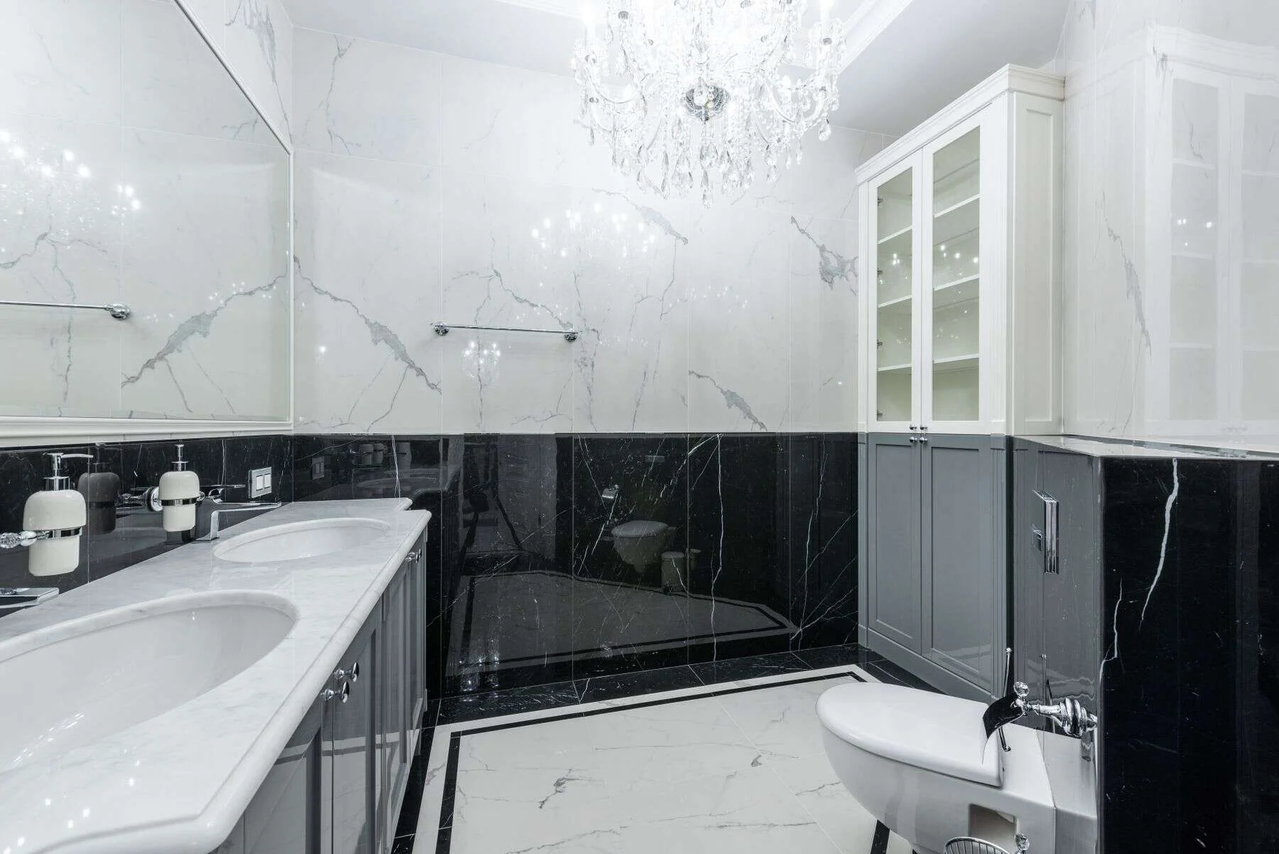 Bathroom with white marble walls and black marble base